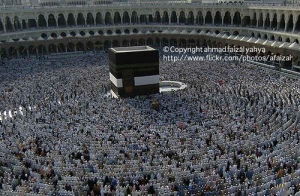 Ummat Islam solat di sekeliling Kaabah